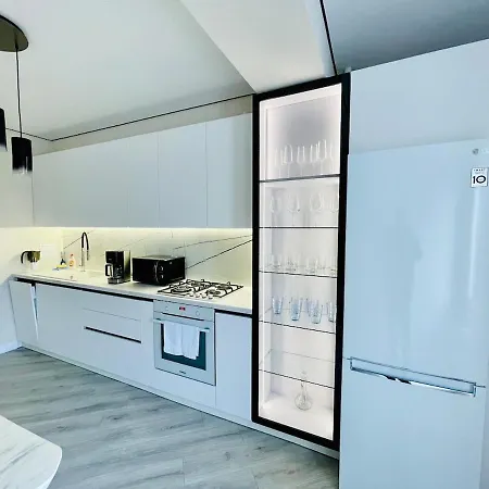 Spacious, With Panoramic Glazing, Center And Airport * Chisinau