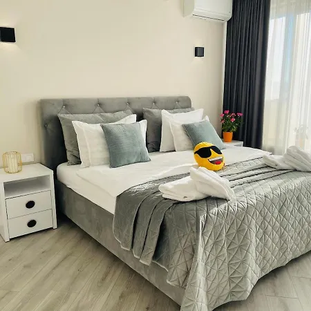 Spacious, With Panoramic Glazing, Center And Airport Chisinau