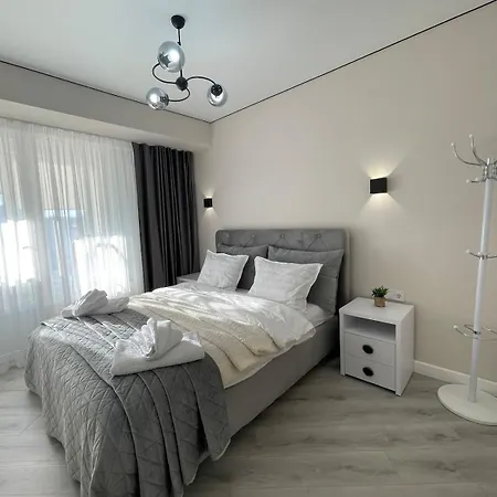 Apartment Spacious, With Panoramic Glazing, Center And Airport Chisinau