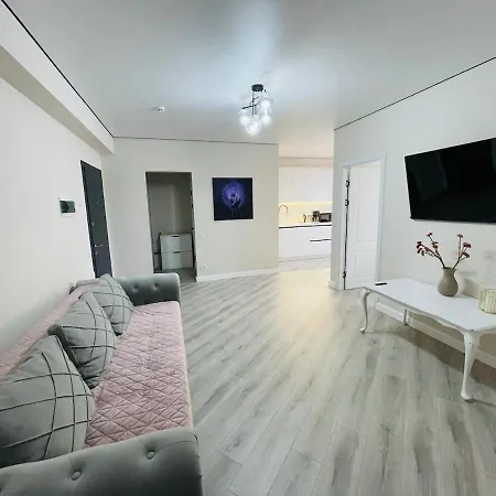 Apartment Spacious, With Panoramic Glazing, Center And Airport