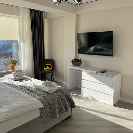 Apartment Spacious, With Panoramic Glazing, Center And Airport *